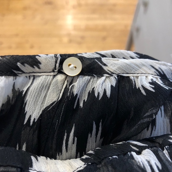 5/$20 Joe Fresh sheer blouse - Picture 5 of 6